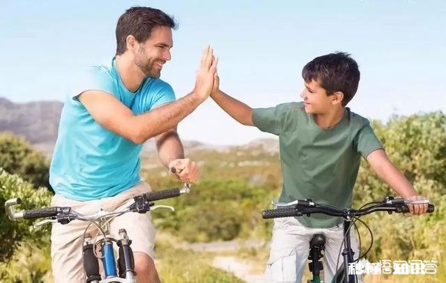 七岁孙子上学不学习，好动好笑怎么办