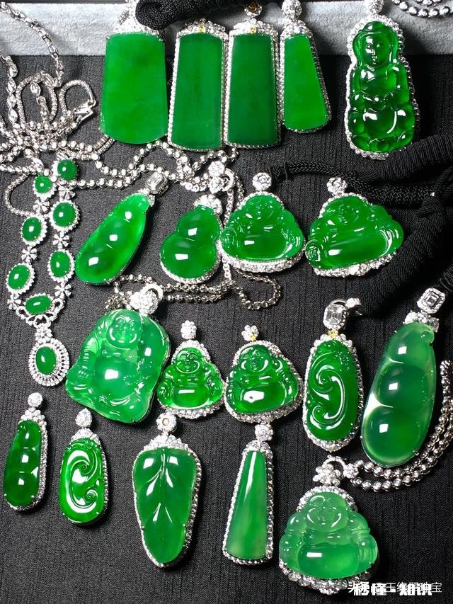 为什么有两个玉的证书编号一样