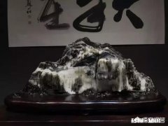 玩石头是专注于某一品种好呢还是广泛涉猎各种品种，收藏大量标本好呢
