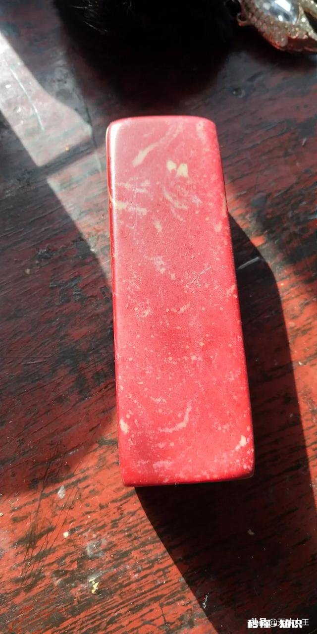 如何鉴定鸡血石质量好坏及假冒仿制