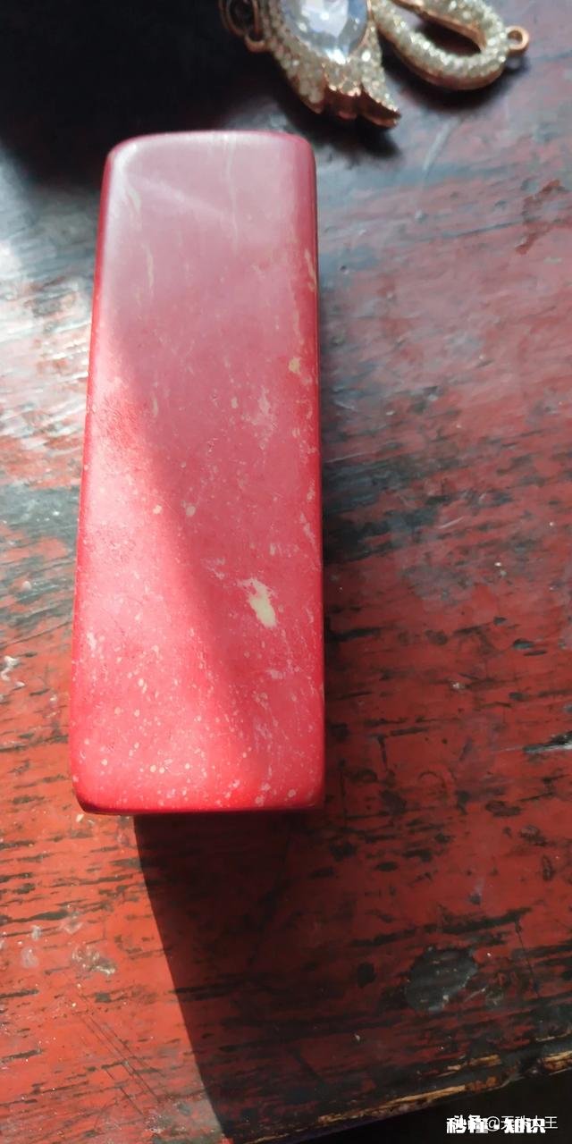 如何鉴定鸡血石质量好坏及假冒仿制