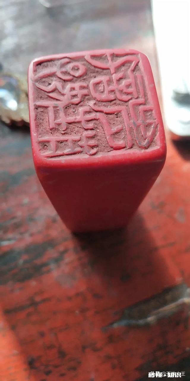 如何鉴定鸡血石质量好坏及假冒仿制