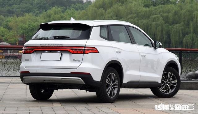 预算20万以内，每天上下班共需要跑100公里高速，买什么车比较好