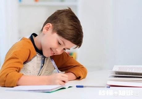 家长陪写作业时，如何放手而不放任