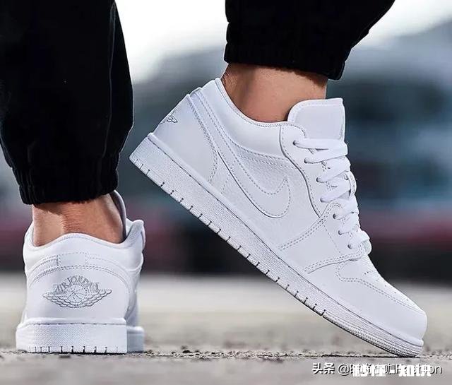 秋天穿的鞋子，AJ1和空军一号哪个更舒服些