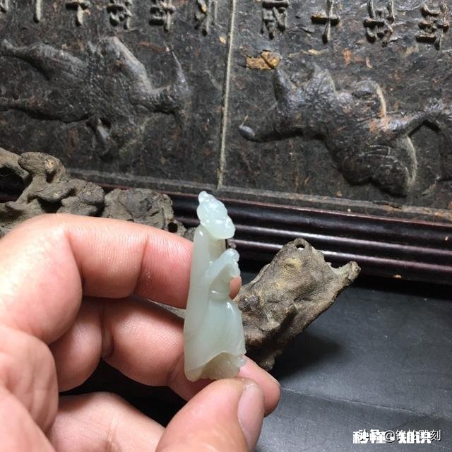 我是一名大学生，想自学木雕，雕一些小东西，请问怎么入门