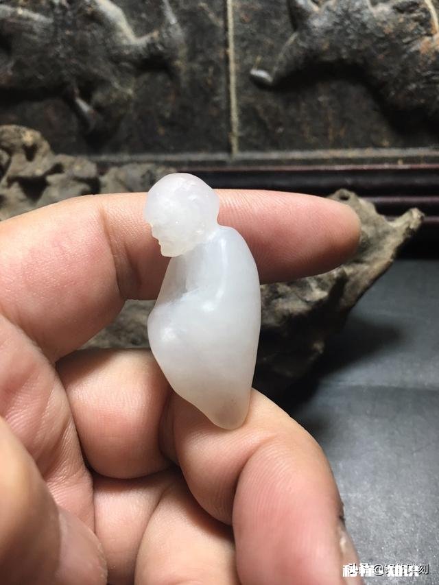 我是一名大学生，想自学木雕，雕一些小东西，请问怎么入门