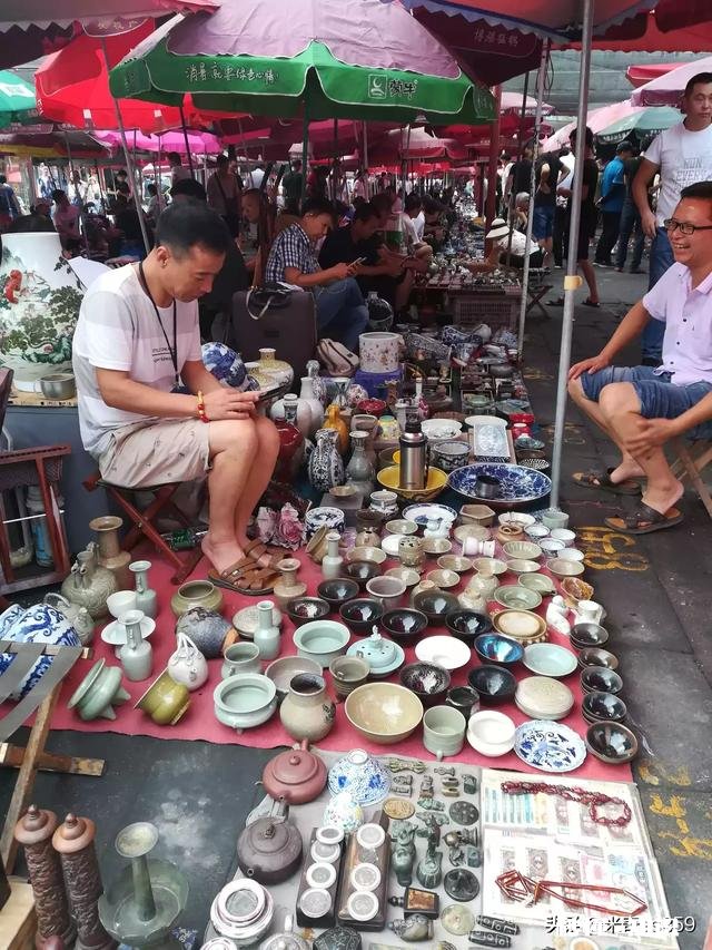 古玩市场里的东西是真的吗如果不是真的他们靠什么生存