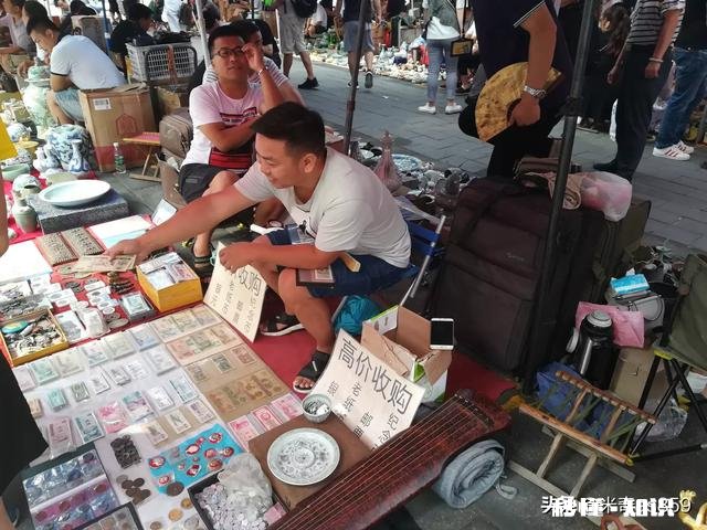 古玩市场里的东西是真的吗如果不是真的他们靠什么生存