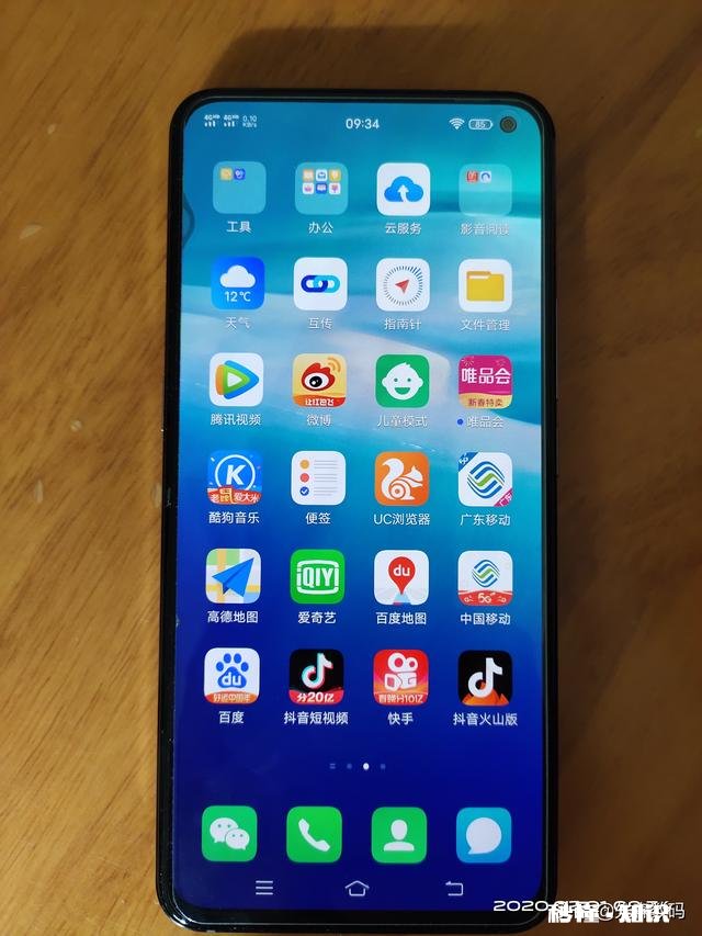 各家的旗舰机采用了不同的全面屏方案,你觉得哪一种最好