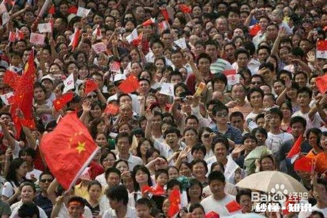 如果疫情期间足球比赛时,观众都间隔1.1米,会怎么样