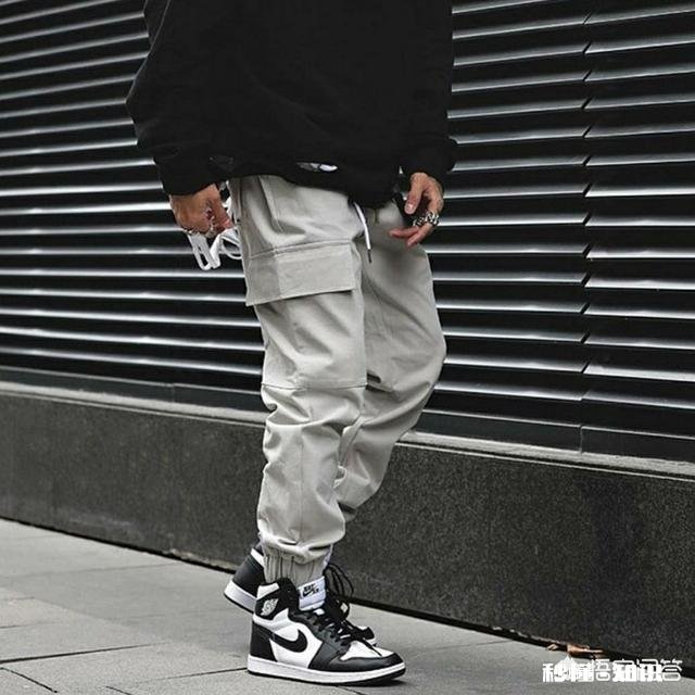 夏天宽松上衣怎么搭配裤子