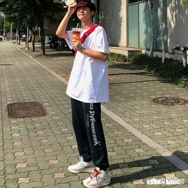 夏天宽松上衣怎么搭配裤子