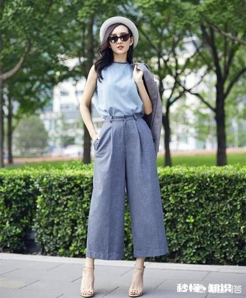 夏天宽松上衣怎么搭配裤子