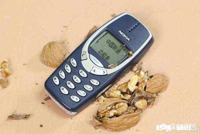 你第一次用手机是什么时候,回想起来感觉如何