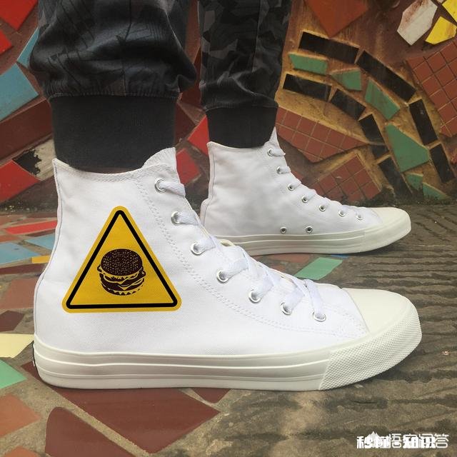 有适合22岁男生穿的休闲鞋推荐吗