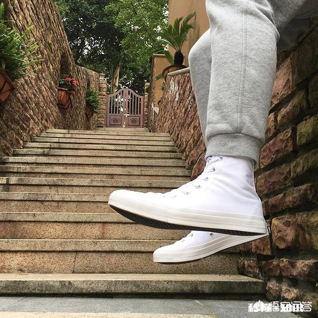 有适合22岁男生穿的休闲鞋推荐吗