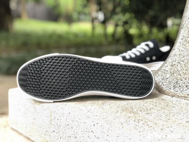 有适合22岁男生穿的休闲鞋推荐吗