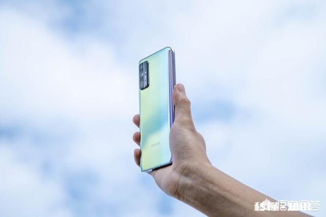 买手机时你会看中手机颜值吗