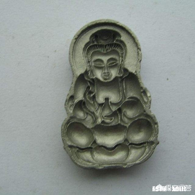 模具冲压出来的玉石是假的吗