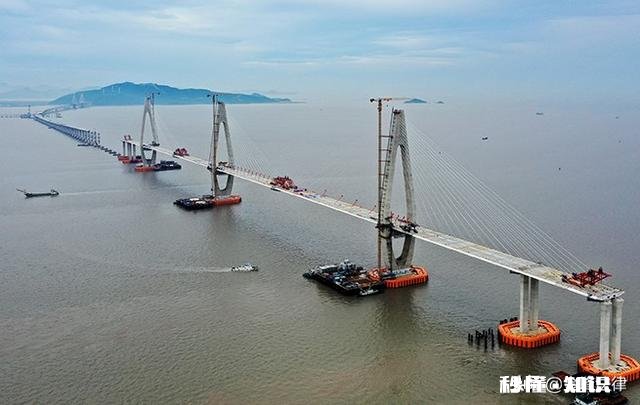 别人欠我几千块钱有借条，去法院告他，是不是去法院写起诉书就行