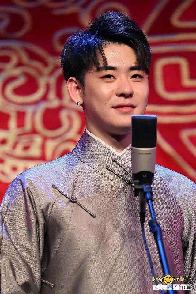 张云雷的走红使德云社也拥有了第一波“少女粉”，那么今后德云社是否会趋向小鲜肉化呢