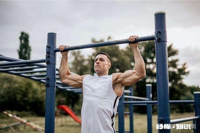 经常做深蹲和经常做俯卧撑的人,他们的身体素质是有区别的