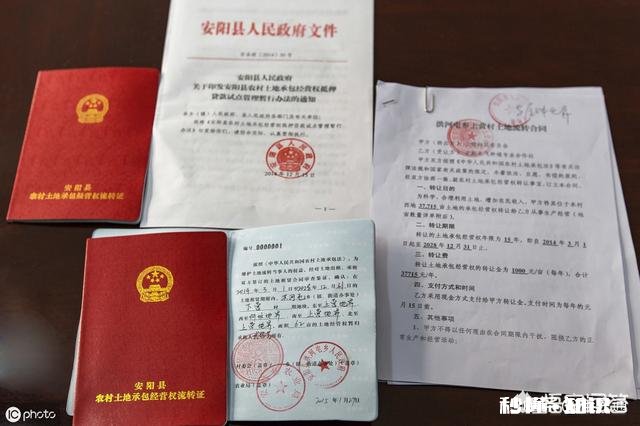 户口迁出，原承包地还属于自己吗还能享受农村宅基地、耕地吗