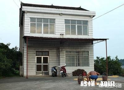 户口迁出，原承包地还属于自己吗还能享受农村宅基地、耕地吗