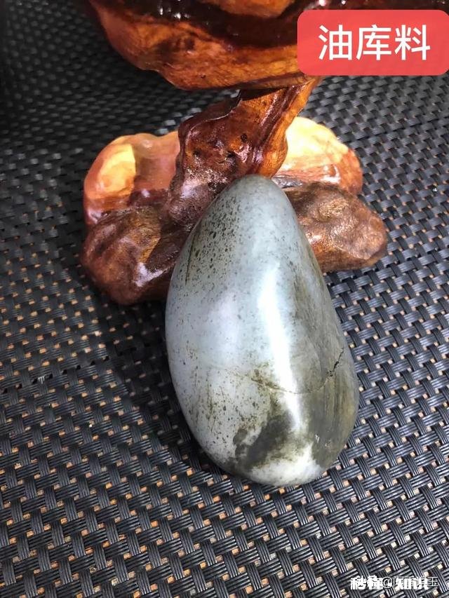 爱玉的人多，懂玉的人少，只因为一个美玉的“美”字就可以圈走大量玉粉，您赞同吗为什么