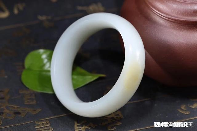 爱玉的人多，懂玉的人少，只因为一个美玉的“美”字就可以圈走大量玉粉，您赞同吗为什么