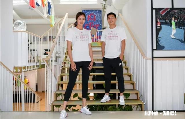 孙颖莎学样刘国梁，微博晒图与许昕比高，对此你怎么看