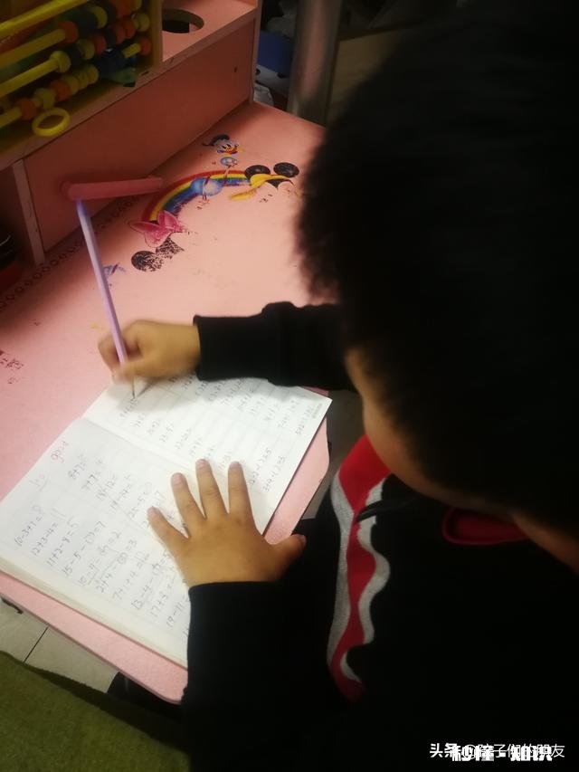 一年级作业多，老师讲课快，小孩学习跟不上怎么办