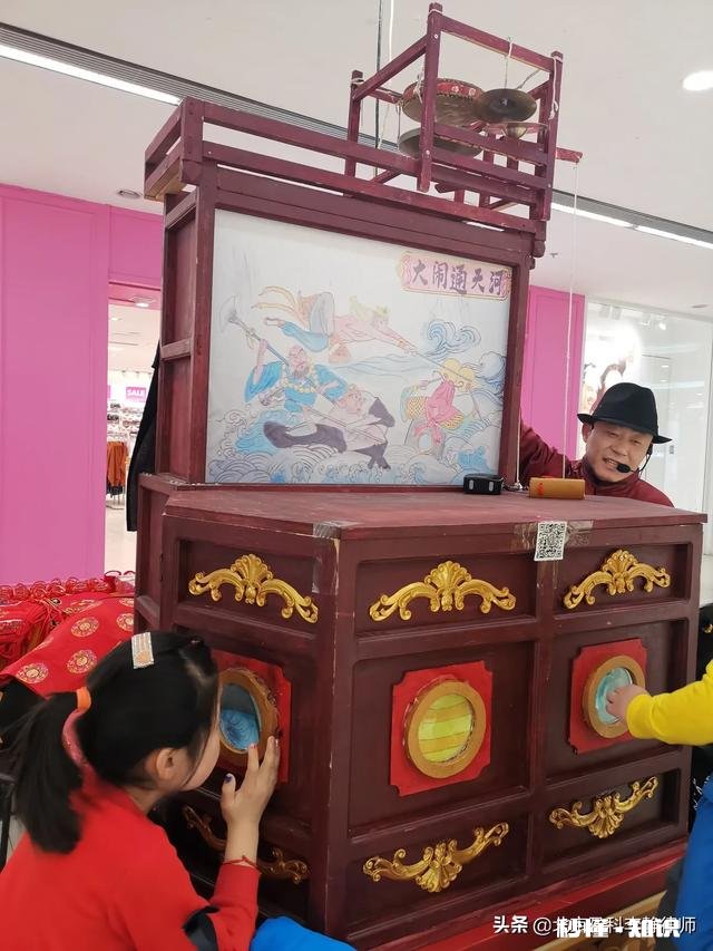 今年快19岁，父母离异，现在和母亲住，同时，母亲又再婚该咋办