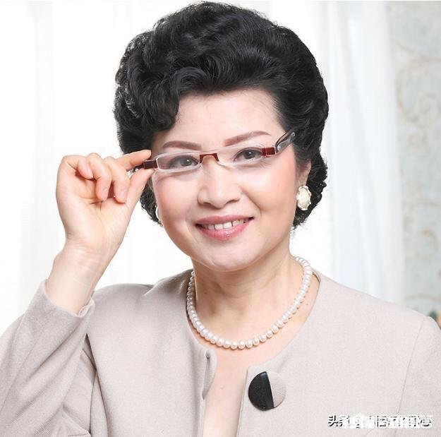 有人说“钱并不重要活着建康就好”，也有人说“有钱能使鬼推磨”，你认为这两个说法哪个更有道理