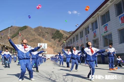 为什么农村的学校学生越来越少而城市的越来越多你认为该怎样解决这一现象