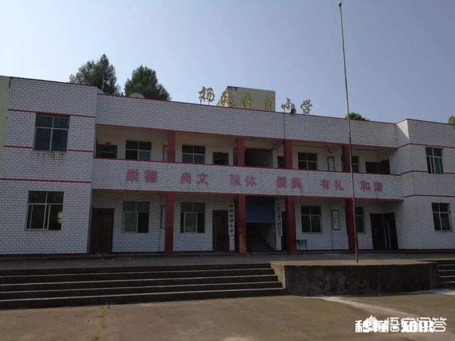 为什么农村的学校学生越来越少而城市的越来越多你认为该怎样解决这一现象