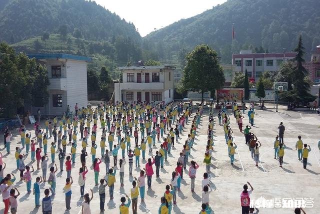 为什么农村的学校学生越来越少而城市的越来越多你认为该怎样解决这一现象