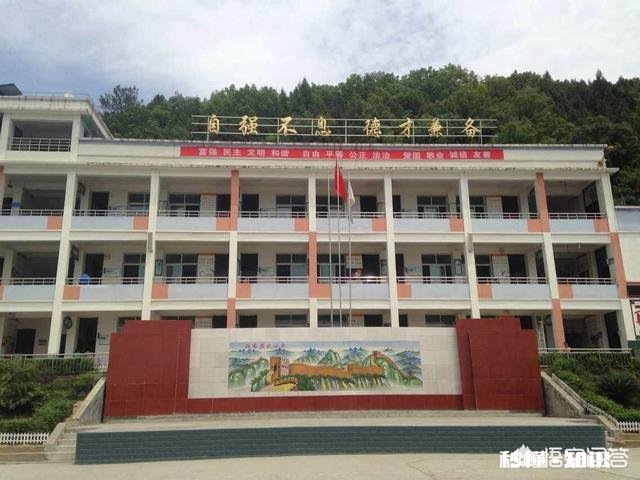 为什么农村的学校学生越来越少而城市的越来越多你认为该怎样解决这一现象