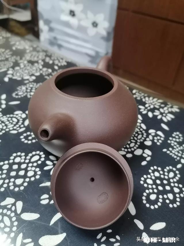 请问这些壶是哪些大师做的有什么收藏价值