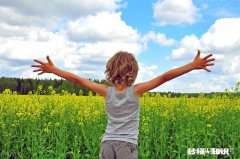 我是一个初一生，现在学习压力有点大，父母竟然还要离婚，我感觉人生跌到了低谷。我该怎