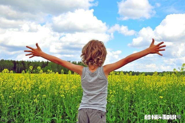 我是一个初一生，现在学习压力有点大，父母竟然还要离婚，我感觉人生跌到了低谷。我该怎么办