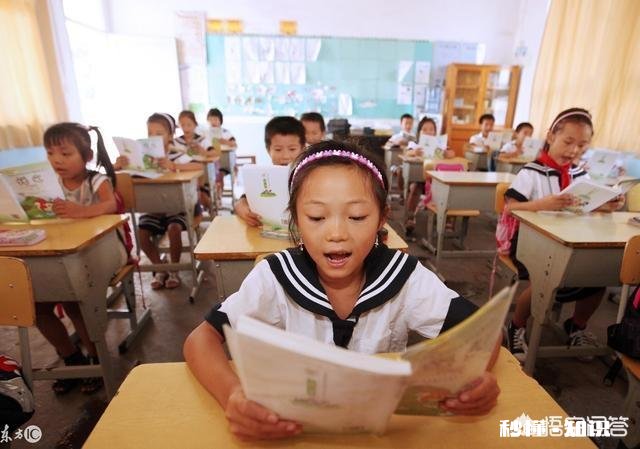 怎么教二年级孩子背诵课文，100多字要快两个小时