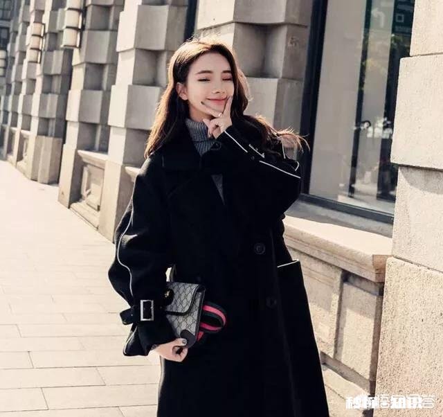 黑色短靴如何搭配上装和下装比较好看