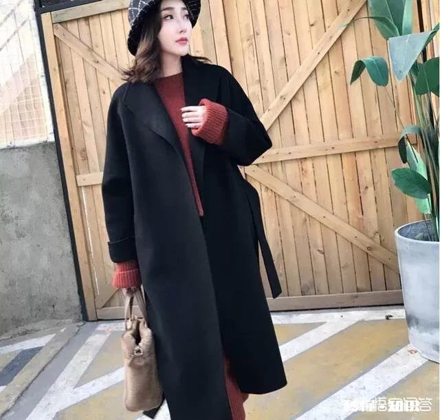 黑色短靴如何搭配上装和下装比较好看