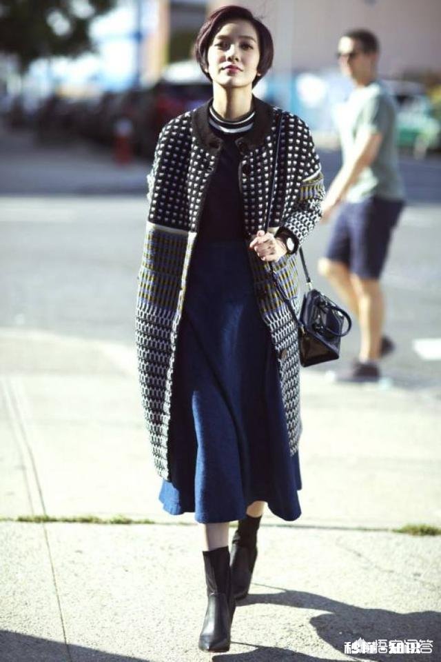 黑色短靴如何搭配上装和下装比较好看