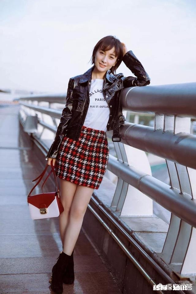 黑色短靴如何搭配上装和下装比较好看