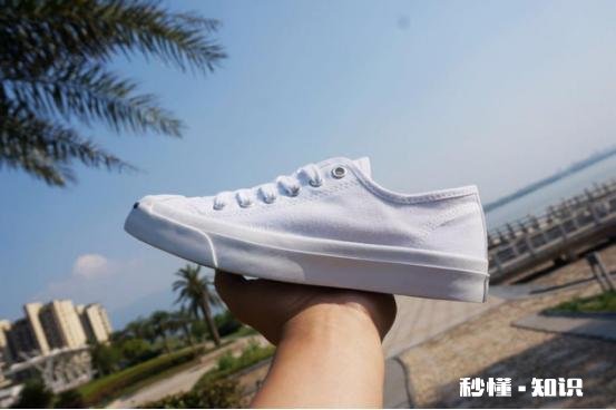 哪个牌子的小白鞋物美价廉又舒适