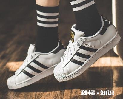 哪个牌子的小白鞋物美价廉又舒适