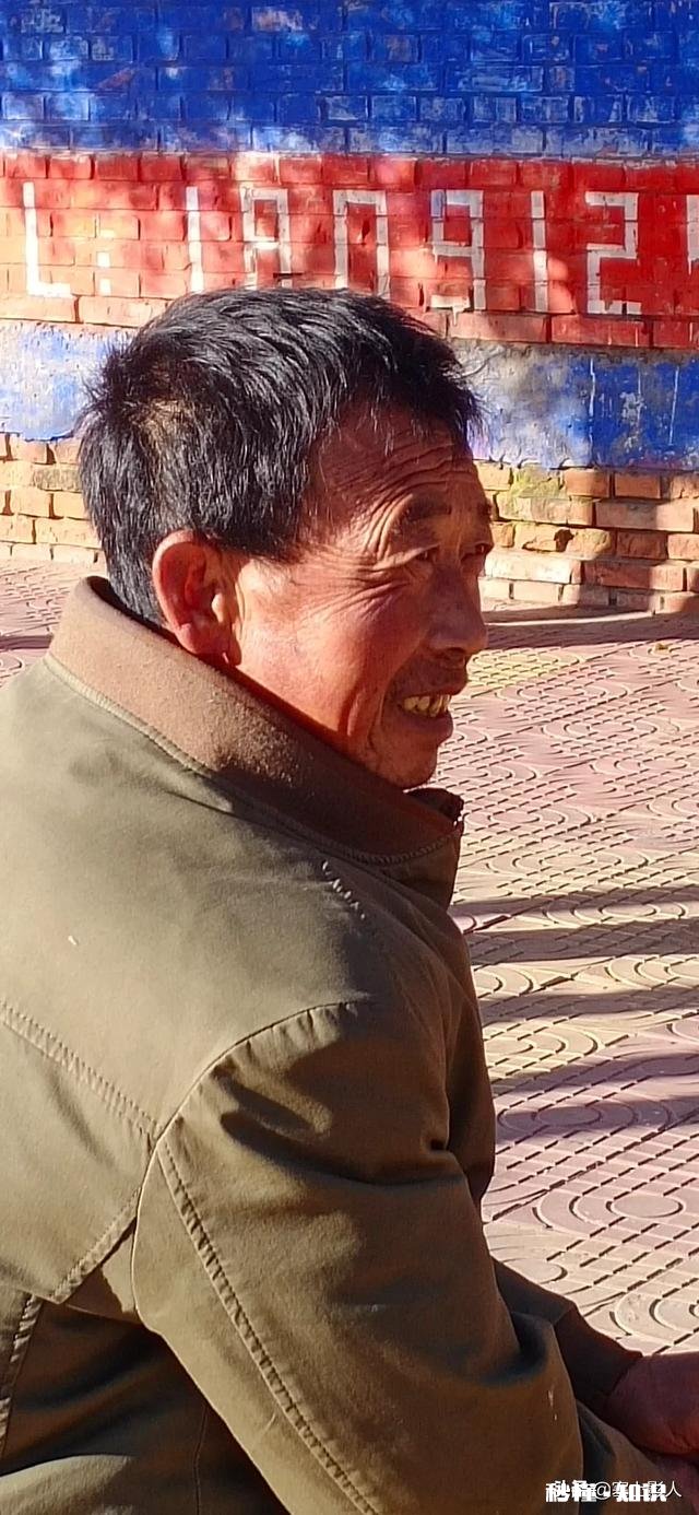 ……朱之文……草根歌手朱之文，文化不高高嗓门；名声能盖赵本山，这种现象怎么看